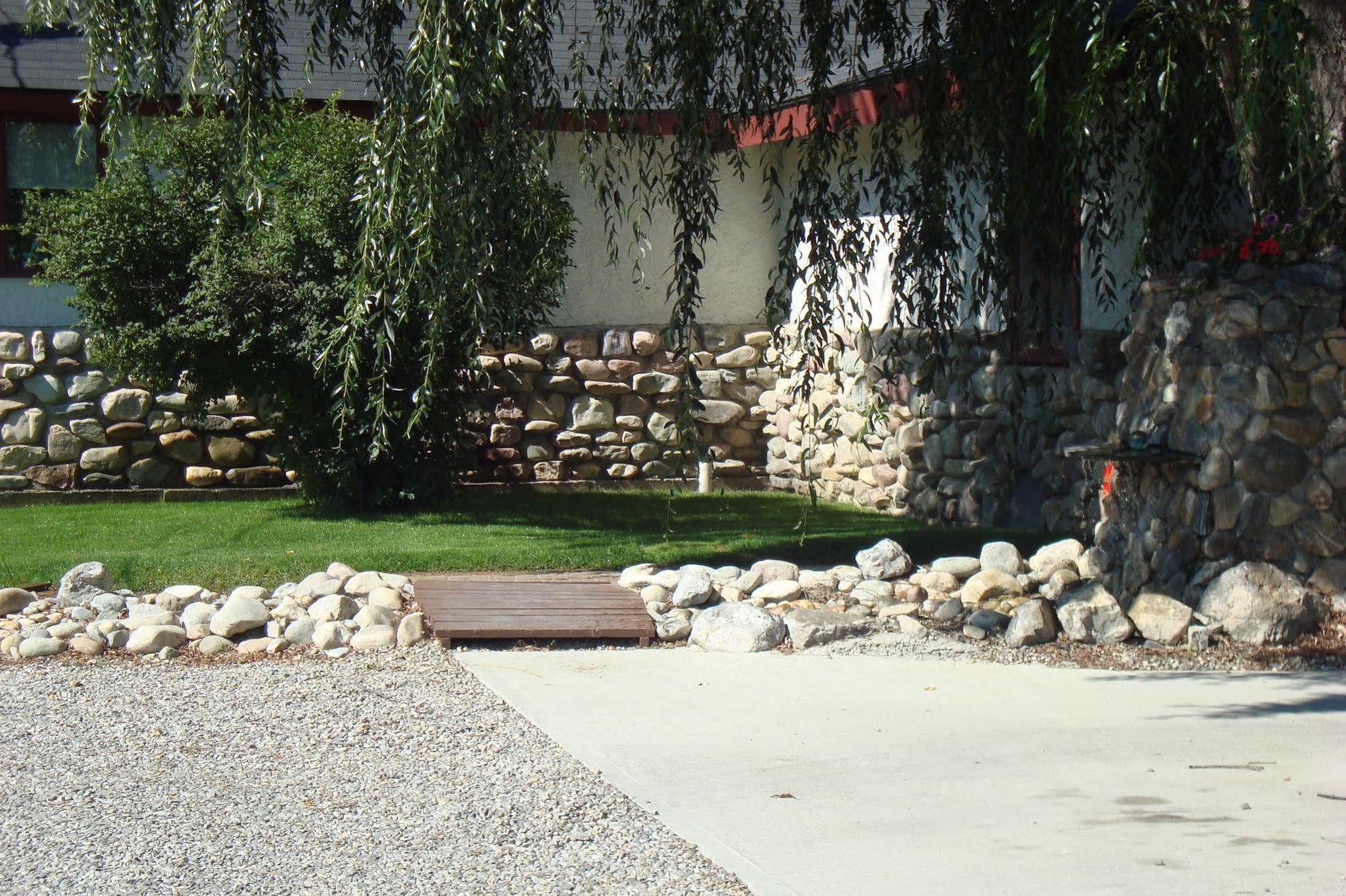Ypc Fitness & Accomodations Invermere Exterior foto